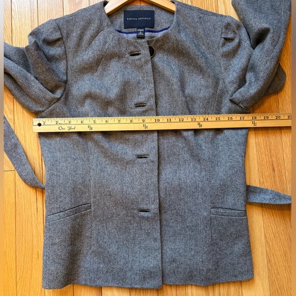 Banana Republic Classic Gray Blazer, size 6, like new, herringbone - Picture 9 of 11